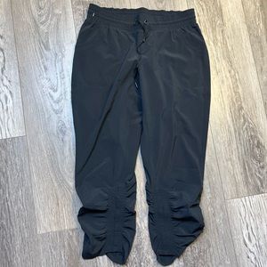 ATHLETA black Workout Pants size 8 cinched legs
